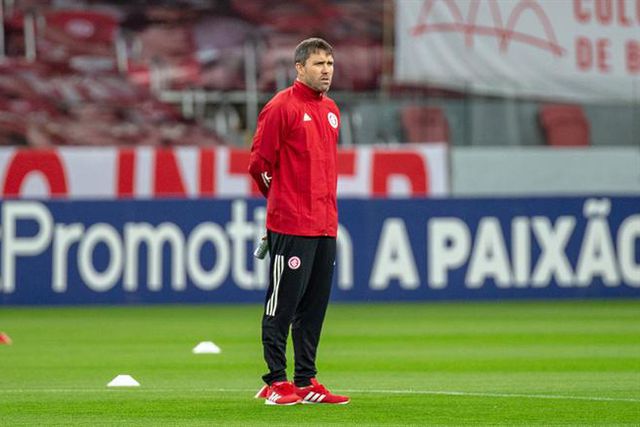 Oficial: Coudet sucede a Mano Menezes