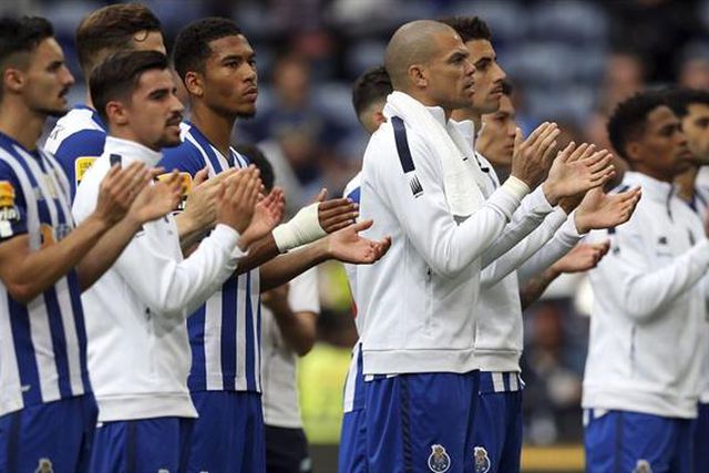 Equipa brindada com uma ovação