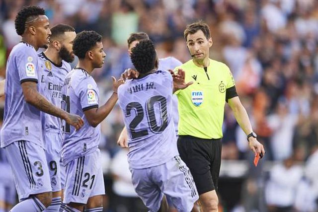 «Protocolo de racismo é uma vergonha», assume árbitro do Valência-Real Madrid