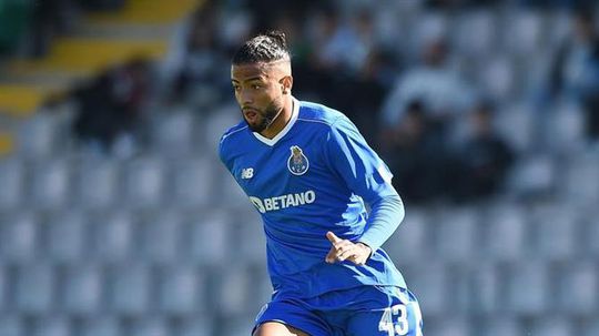 João Marcelo ruma ao futebol brasileiro