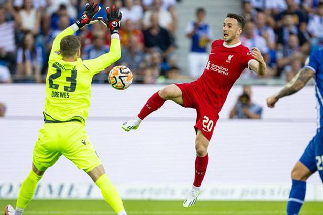 Darwin marca, Diogo Jota bisa e assiste na vitória em Karlsruhe (vídeos)