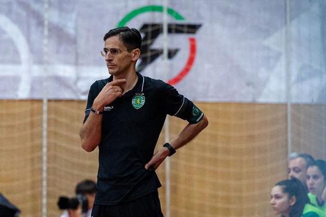 Sporting anuncia saída de Márcio Marcelino