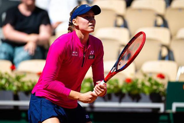 Elena Rybakina desiste de Roland Garros devido a doença; Iga Swiatek nos oitavos