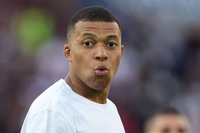 Clube de Jorge Jesus faz proposta milionária por Mbappé