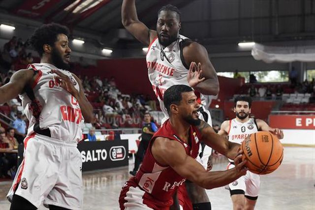 Benfica entra a vencer nas meias-finais do 'play-off'