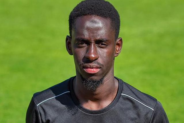 Médio Oriente a tentar Latyr Fall 