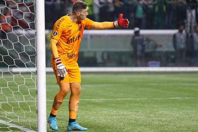 Águia pode fazer o maior investimento de sempre na baliza