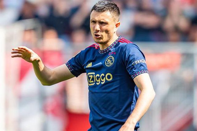 Berghuis suspenso por três jogos devido a agressão a adepto do Twente (vídeo)