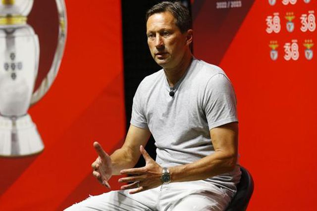 Roger Schmidt fala sobre renovação de Otamendi