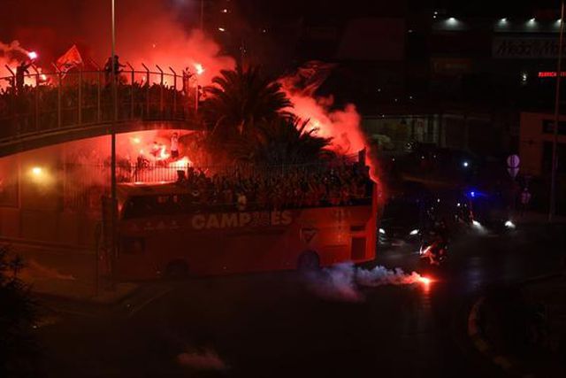 BENFICA É CAMPEÃO NACIONAL: Toda a noite da festa das águias!