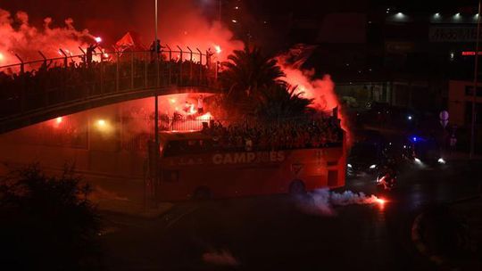 BENFICA É CAMPEÃO NACIONAL: Toda a noite da festa das águias!