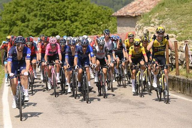 Volta a Itália: McNulty vence 15.ª etapa; João Almeida mantém 4.º lugar na geral