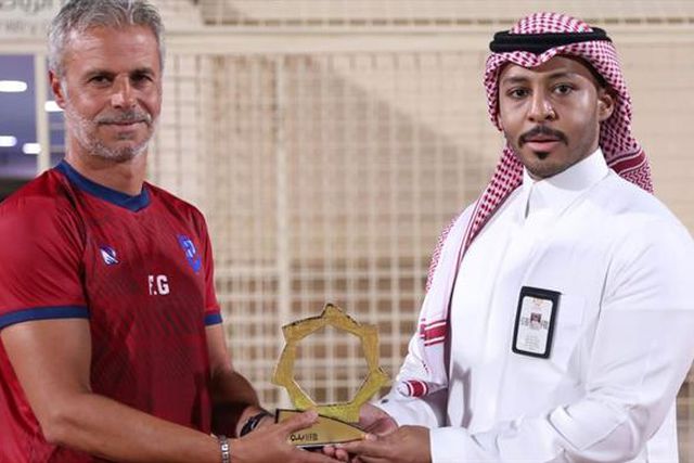 Filipe Gouveia recebeu prémio de melhor treinador da segunda liga