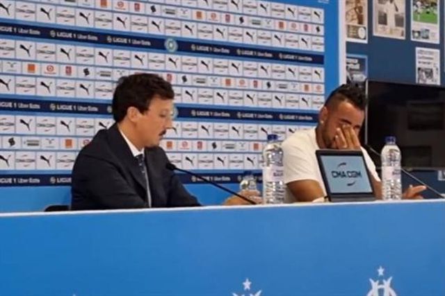 Fim de ciclo: Payet de saída e não esconde as lágrimas (vídeo)