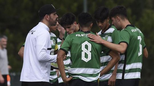 Sporting goleia em Espinho e ainda sonha