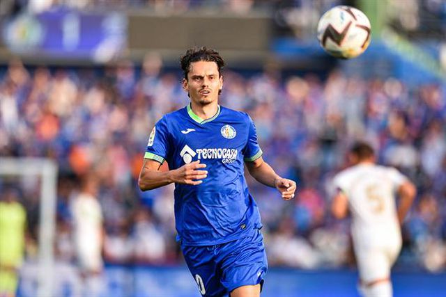 Alvo do Benfica lesiona-se e sai em lágrimas (vídeo)