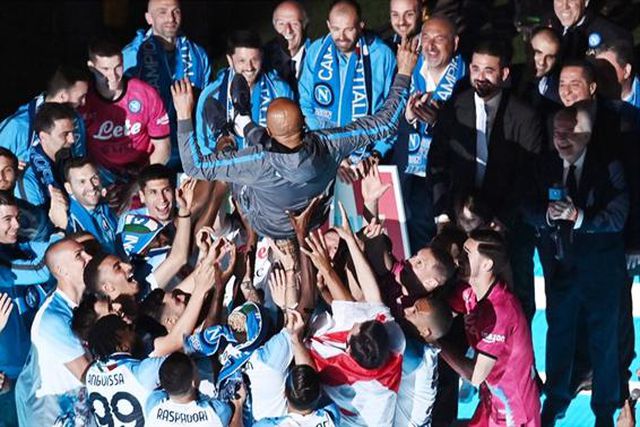 Spalletti faz tatuagem em homenagem à conquista do Scudetto (fotos)