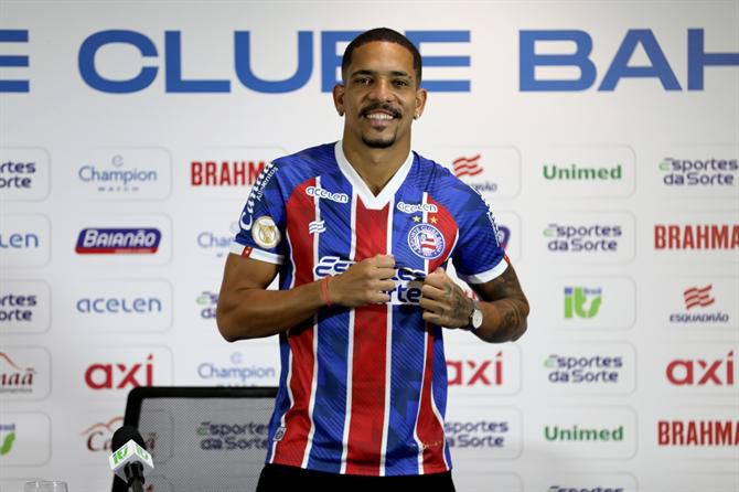 Gilberto apresentado no Bahia e sem esquecer o Benfica: «Incomparável»