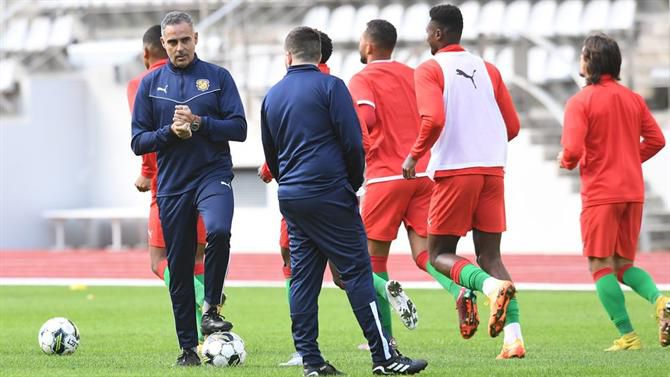 Poupanças a pensar no Estrela da Amadora