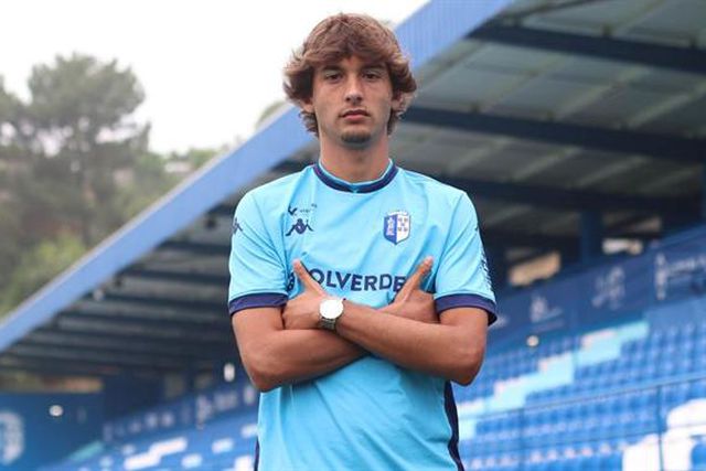 Completou formação no Benfica e assina até 2026