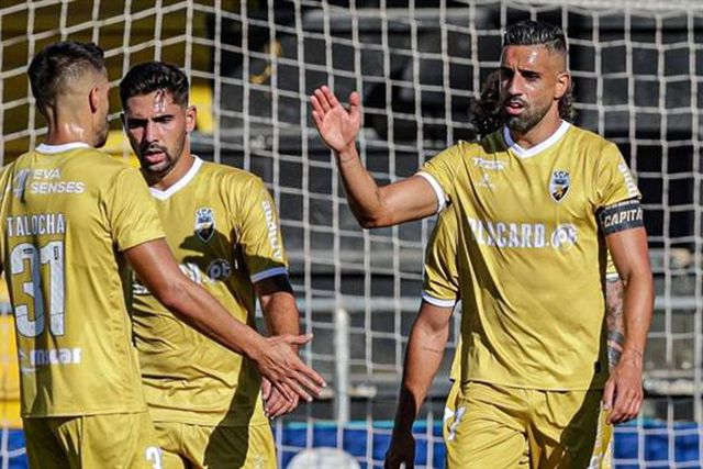 Farense complica mas está na fase de grupos