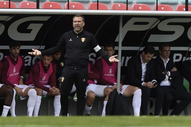 Sérgio Vieira continua