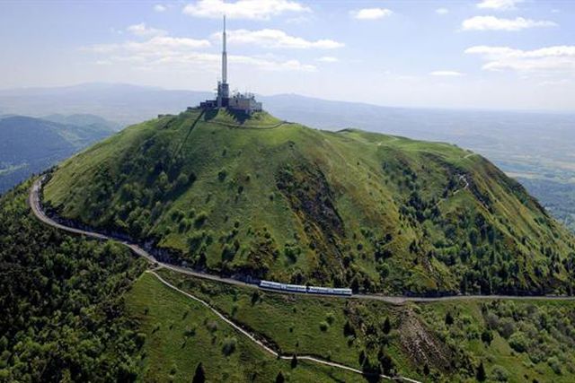 Ciclistas reconheceram a subida do Puy De Dôme