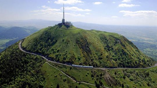 Ciclistas reconheceram a subida do Puy De Dôme