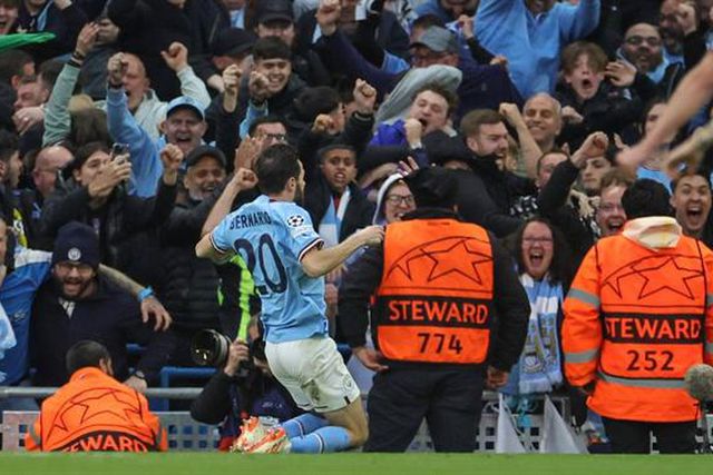 Dois golos e dois prémios para Bernardo Silva