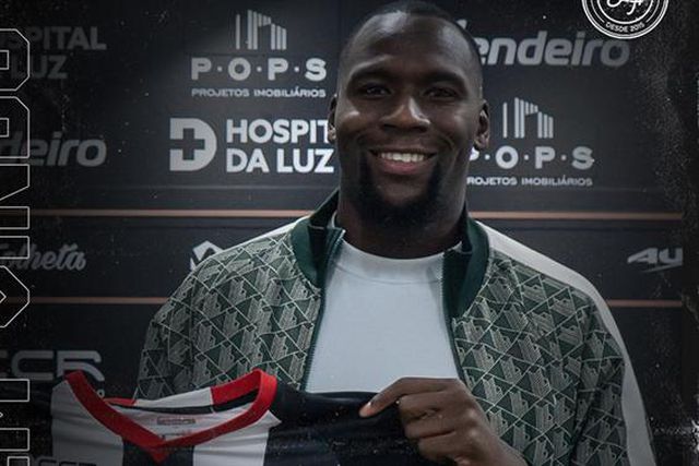 Oficial: Mustapha Sangaré é o novo dono da camisola 9