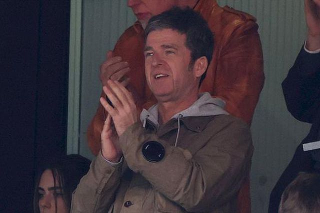 Noel Gallagher promete concerto em cuecas