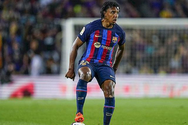 Koundé nega rumores de saída