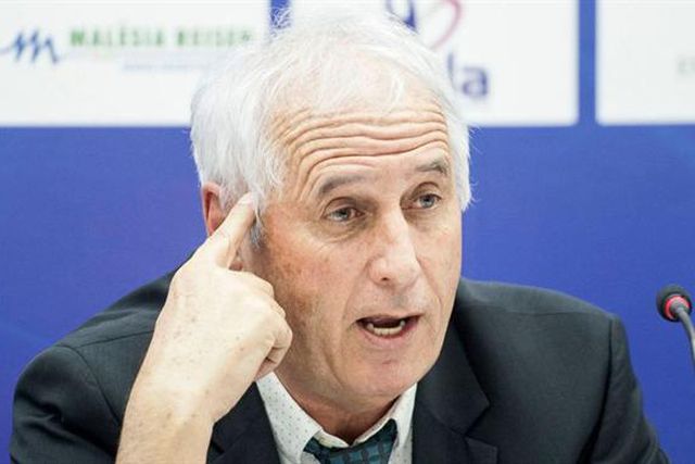 Uma conferência apaixonante do selecionador do Kosovo (vídeo)