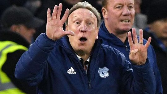 Neil Warnock anuncia saída do comando técnico por «mútuo acordo»