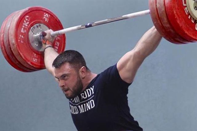 Campeão olímpico de halterofilismo suspenso por doping
