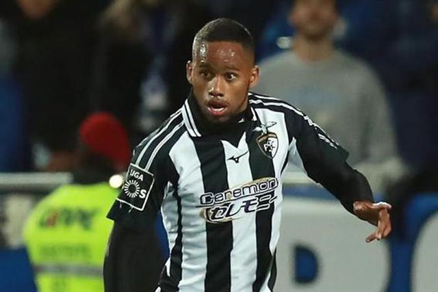 Anderson Oliveira perto do Goiás