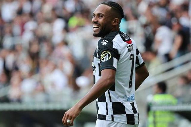 Kenji Gorré fez 100 jogos na Liga