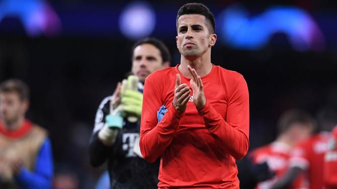 A BOLA confirma: Félix e Cancelo já assinaram pelo Barcelona