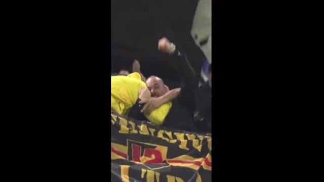 Heróis da última Champions vibraram na bancada com a claque