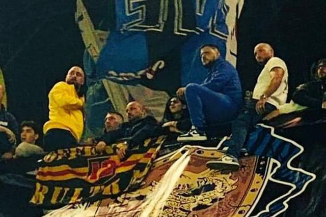 Heróis da última Champions vibraram na bancada com a claque (vídeo)