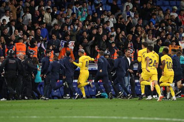 Espanhol reage à invasão de campo na festa do Barcelona e fala em «ataque» ao clube