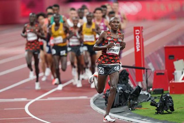 Recordista mundial dos 10 quilómetros suspenso por doping