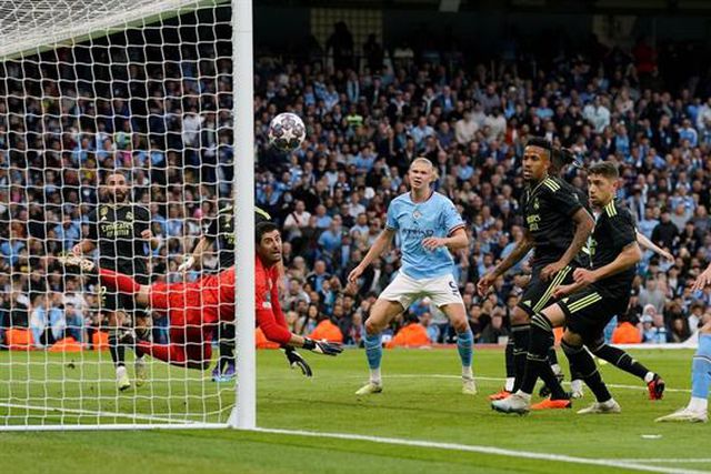 Defesa inacreditável de Courtois (vídeo)