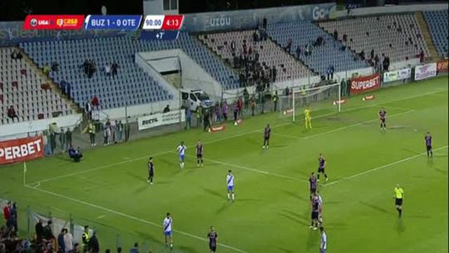 Treinador simula agressão e… acaba expulso