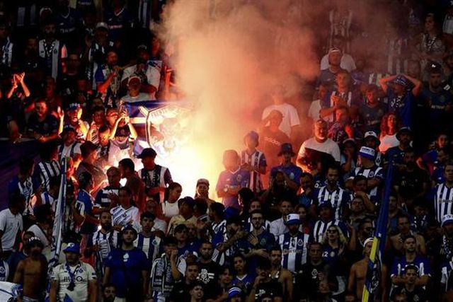 Comportamento do público vale 10 mil euros de multas e processo disciplinar