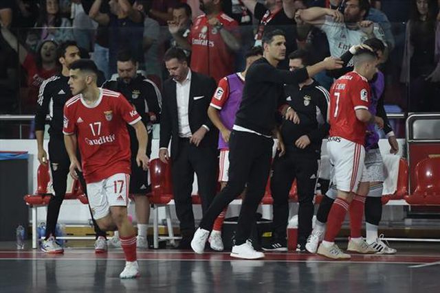 Benfica goleado pelo Kairat Almaty