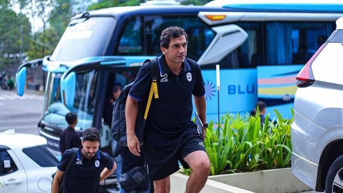 Eduardo Almeida reencontra Arema em Bali (ainda com tragédia bem presente)