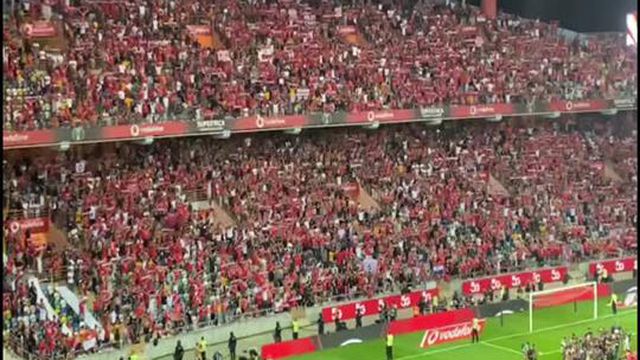 No fim da festa cantou-se o hino do Benfica em Aveiro