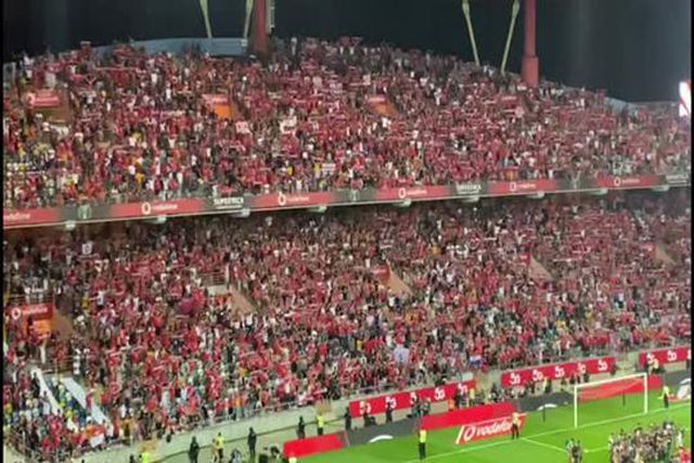 No fim da festa cantou-se o hino do Benfica em Aveiro