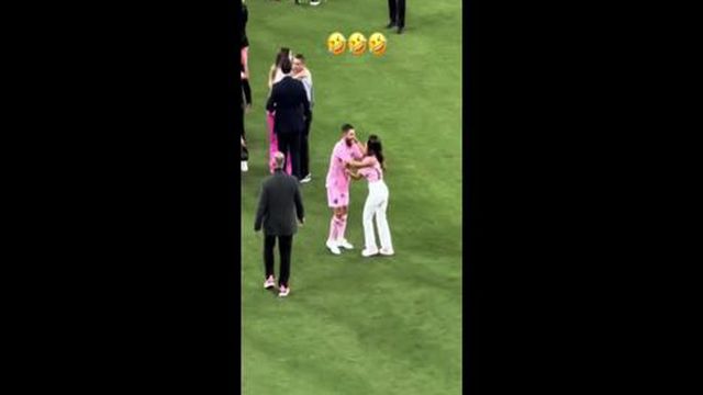 Mulher de Messi confundiu o argentino com Jordi Alba... que quase ganhou um beijo na boca!